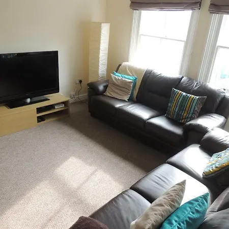 2, 27 Skinner Street וויטבי