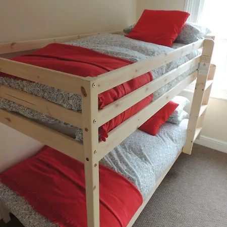 בית נופש 2, 27 Skinner Street *